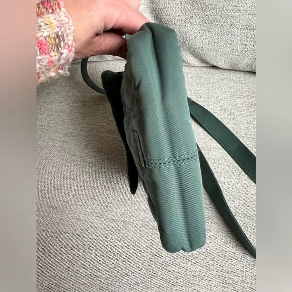 EUC Vera Bradley Crossbody in Olive Leaf Performance Twill - Picture 6 of 6